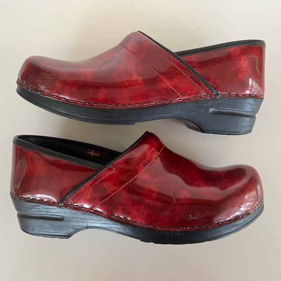 Sanita Women's Professional Ariana Mule Clog in Red Marbled Patent, size 41 - Picture 7 of 12